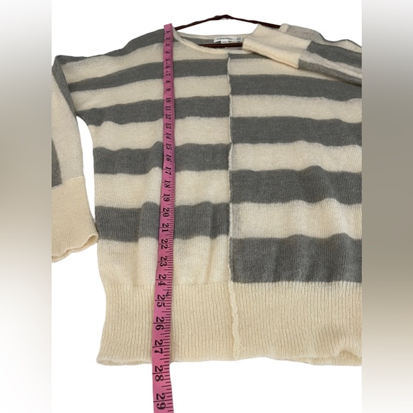 Calvin Klein Mohair Wool Blend Oversized Lightweight Cream &Grey Sweater Size XS - Picture 8 of 9